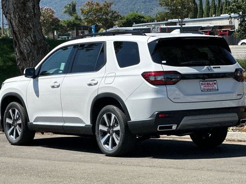 New 2025 Honda Pilot Touring image 6