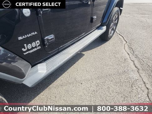 Used 2018 Jeep Wrangler Unlimited Sahara AWD/4WD image 30