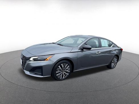 Used 2025 Nissan Altima 2.5 SV image 8