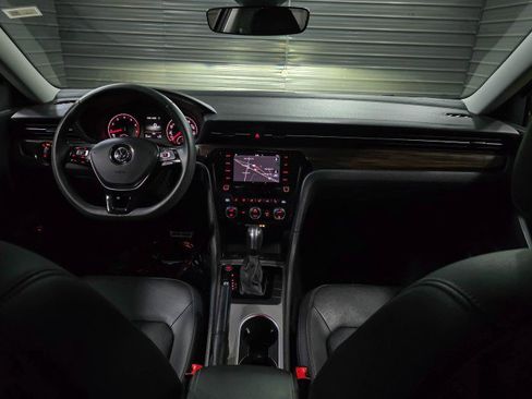 Used 2022 Volkswagen Passat 2.0T image 11