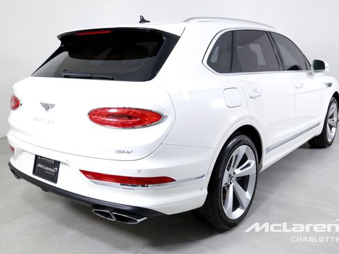 Used 2023 Bentley Bentayga Plug-In Hybrid image 8