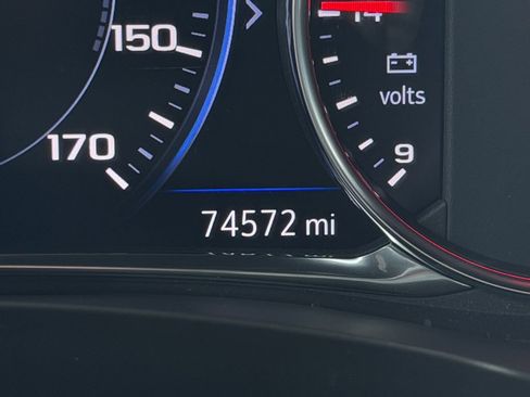 Used 2023 Chevrolet Traverse Premier FWD image 19