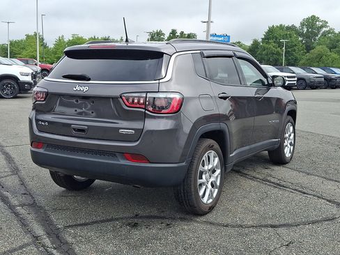 Used 2023 Jeep Compass Latitude AWD/4WD image 6