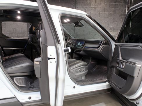 Used 2022 Rivian R1T Adventure AWD/4WD image 44