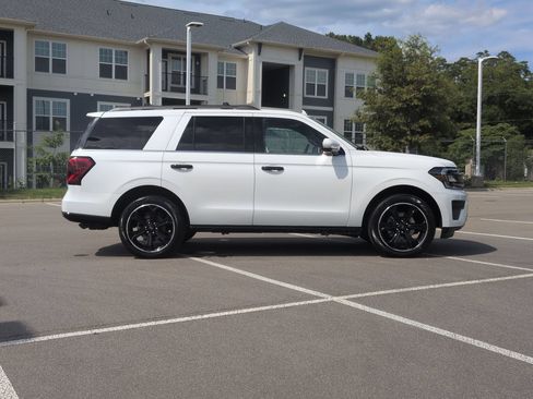 Certified 2024 Ford Expedition Limited AWD/4WD image 3