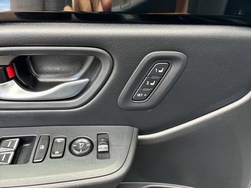 Used 2025 Honda Pilot Touring image 13