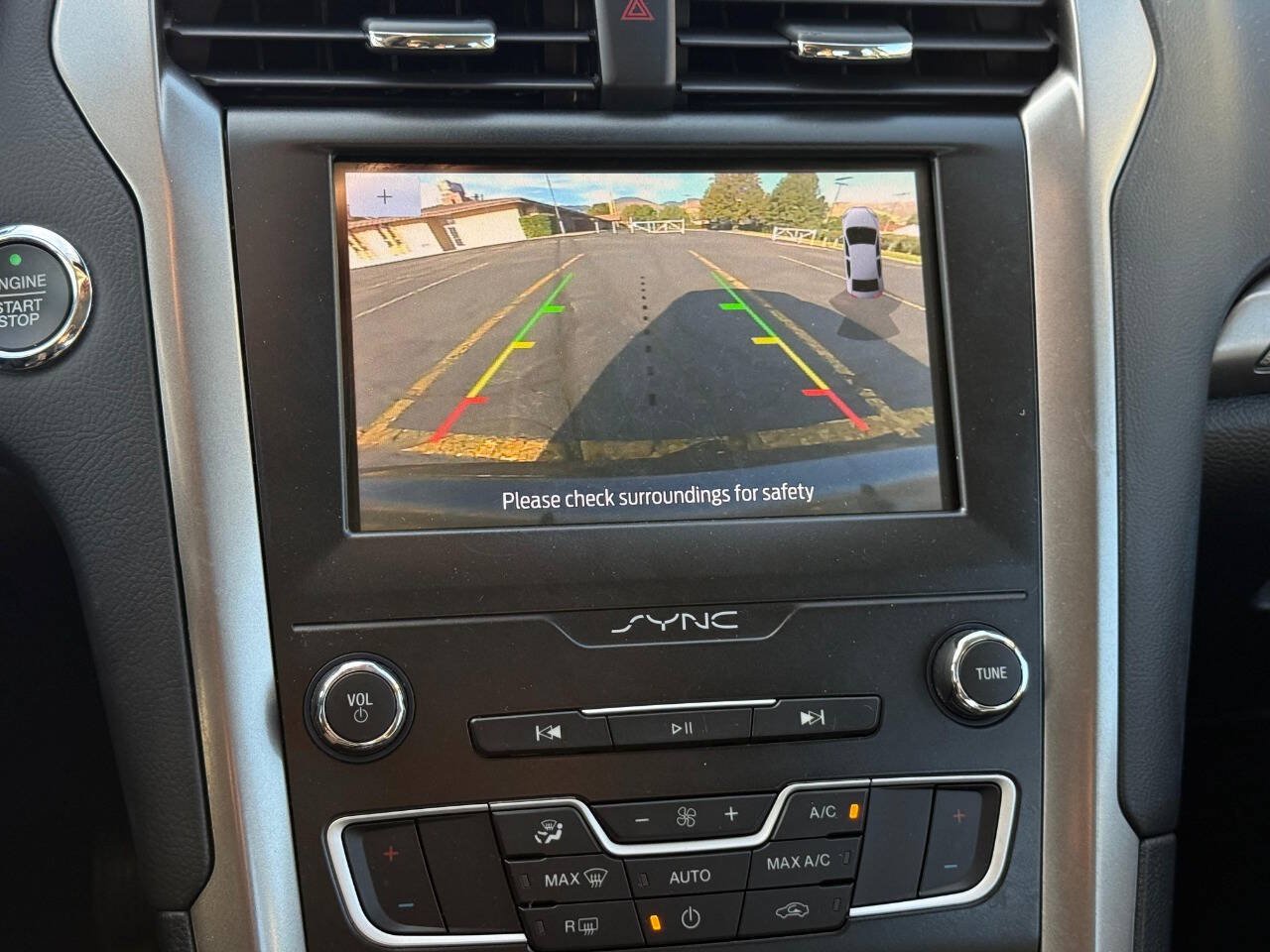 Used 2020 Ford Fusion SE FWD image 12
