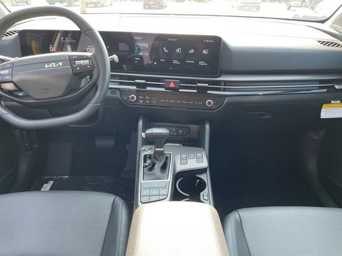 New 2026 Kia Sportage EX FWD image 11