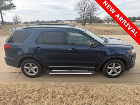 Used 2016 Ford Explorer XLT w/ Equipment Group 202A image 2