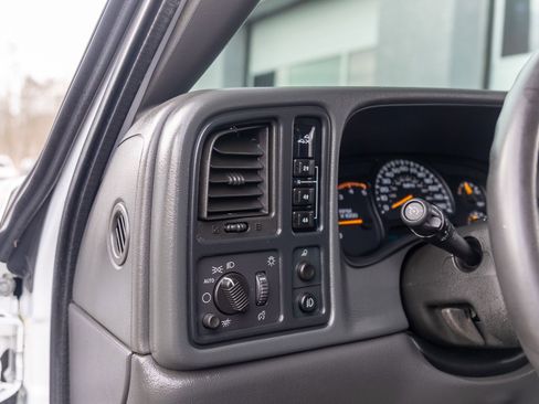 Used 2005 Chevrolet Silverado 3500 LT w/ Heavy-Duty Power Package image 36