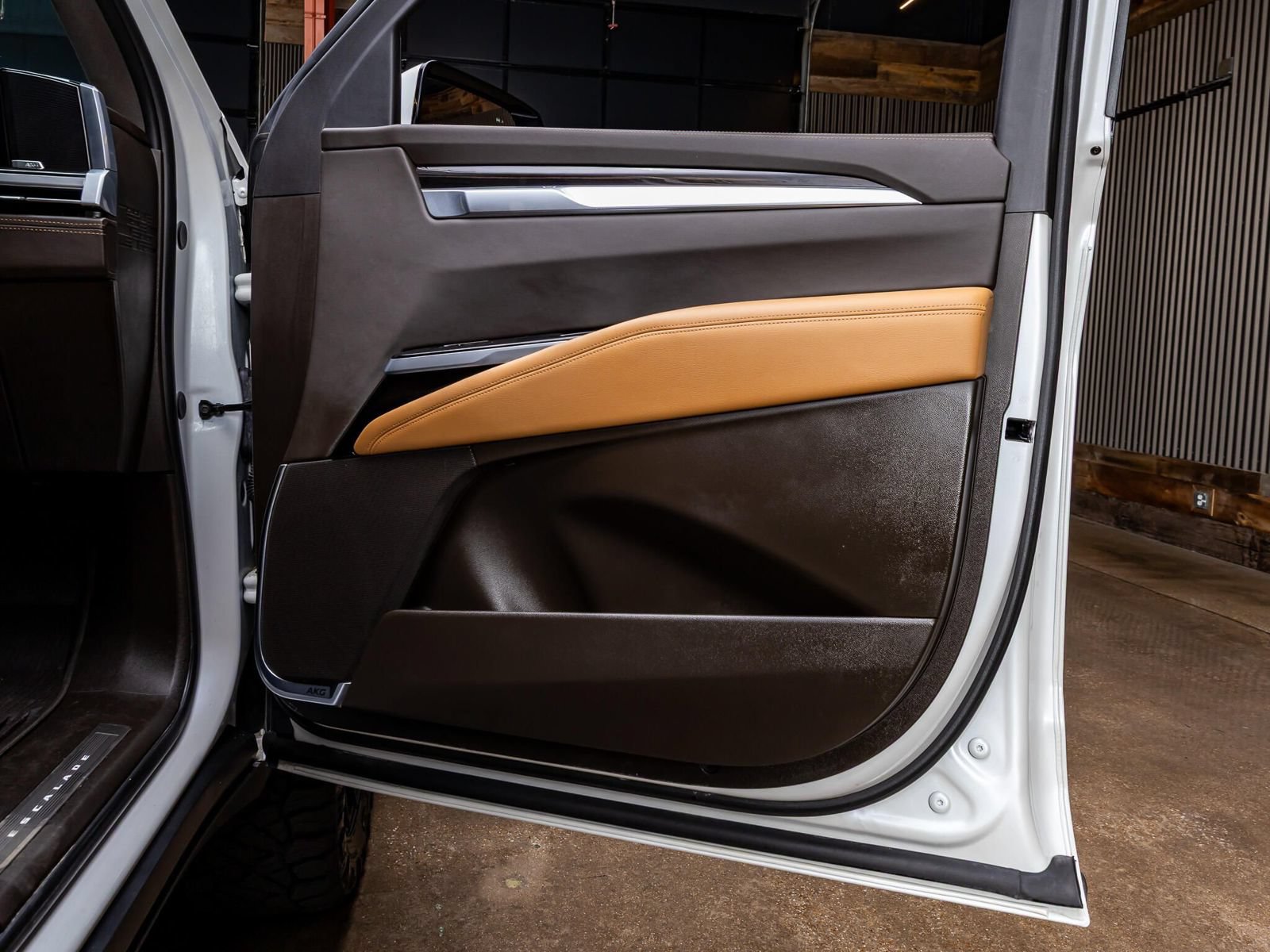 Used 2025 Cadillac Escalade Premium Luxury w/ LPO, Floor Liner Package AWD/4WD image 35