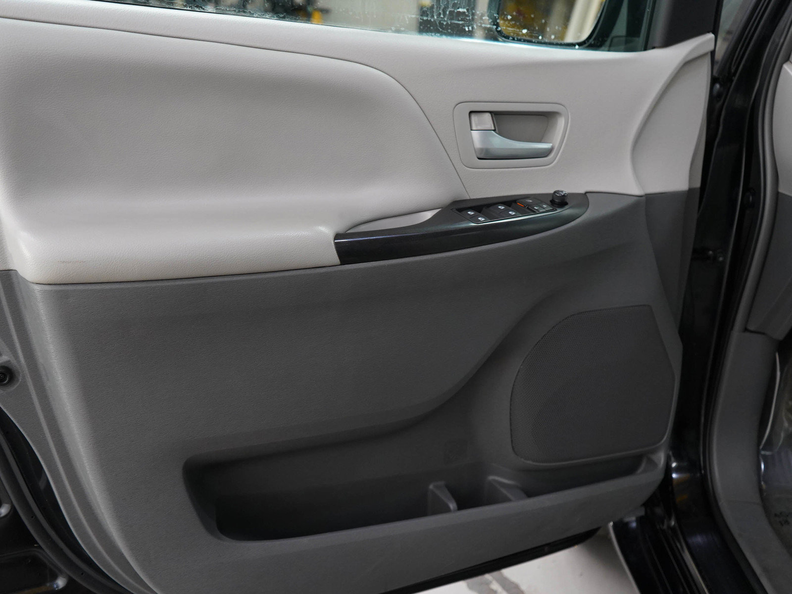 Used 2017 Toyota Sienna LE FWD image 20