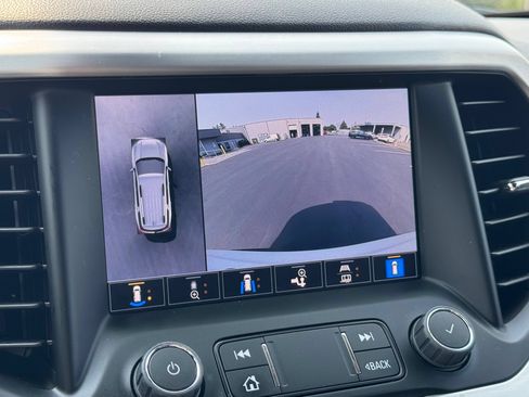 Used 2022 GMC Acadia SLT w/ Technology Package AWD/4WD image 40