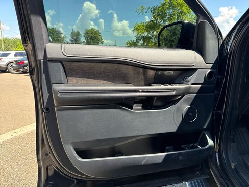 Used 2021 Ford Expedition Limited AWD/4WD image 4