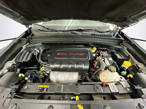 Used 2017 Jeep Renegade Altitude FWD image 34