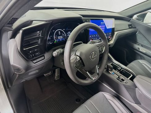 Used 2026 Lexus TX 500h AWD w/ Technology Package image 10