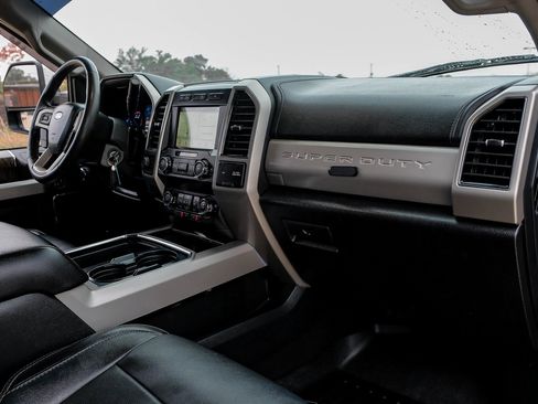 Used 2019 Ford F250 Lariat w/ Chrome Package image 14