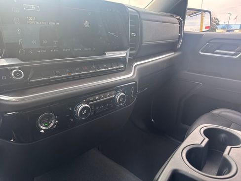 Used 2024 GMC Sierra 1500 SLT image 19