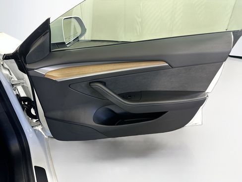 Used 2021 Tesla Model 3 Standard Range Plus image 33