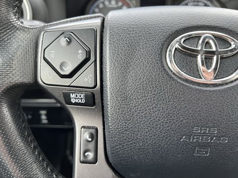 Used 2016 Toyota Tacoma TRD Off-Road image 19