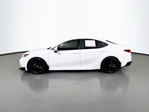 Used 2025 Toyota Camry SE FWD image 9
