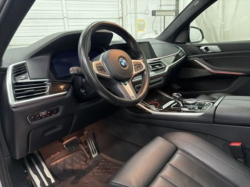 Used 2021 BMW X7 M50i w/ Cold Weather Package image 10
