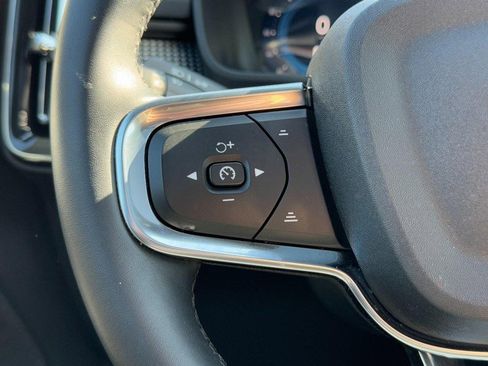 Certified 2025 Volvo XC40 B5 Plus image 17