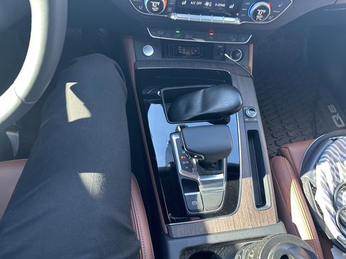 Used 2025 Audi Q5 e Premium Plus w/ Premium Plus Package image 9