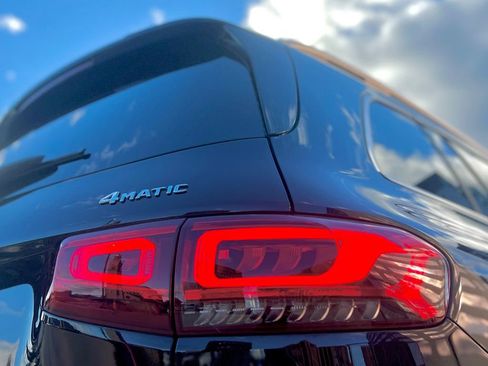 Certified 2021 Mercedes-Benz GLB 250 4MATIC image 11