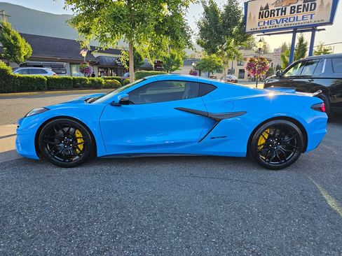 Used 2025 Chevrolet Corvette Z06 w/ Stealth Interior Trim Package RWD image 8