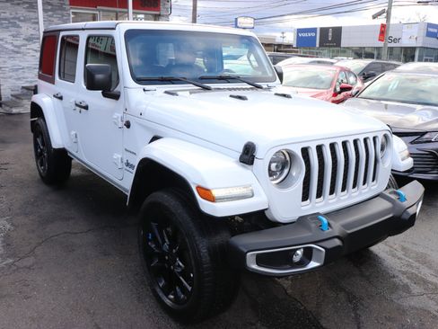 Used 2023 Jeep Wrangler Sahara image 7