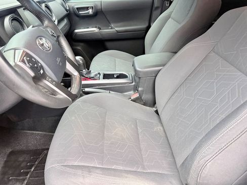 Used 2019 Toyota Tacoma TRD Off-Road w/ Technology Package AWD/4WD image 10