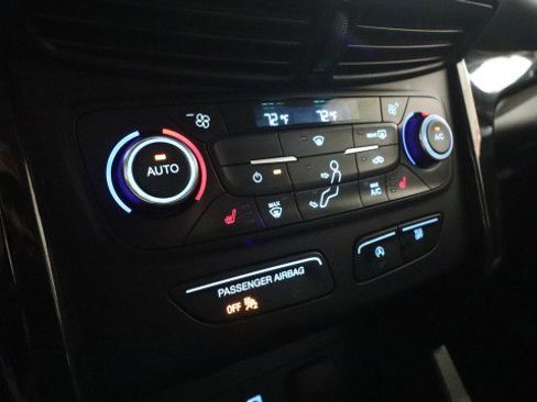 Used 2017 Ford Escape SE w/ SE Sport Appearance Package image 16