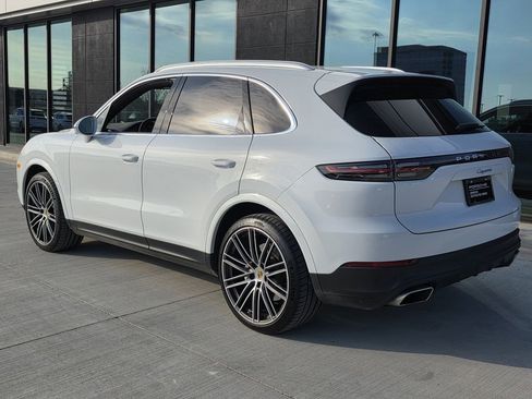Used 2022 Porsche Cayenne image 3
