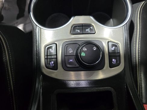 Used 2019 GMC Terrain Denali w/ Advanced Safety Package image 34