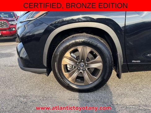 Certified 2023 Toyota Highlander Bronze Edition AWD/4WD image 13