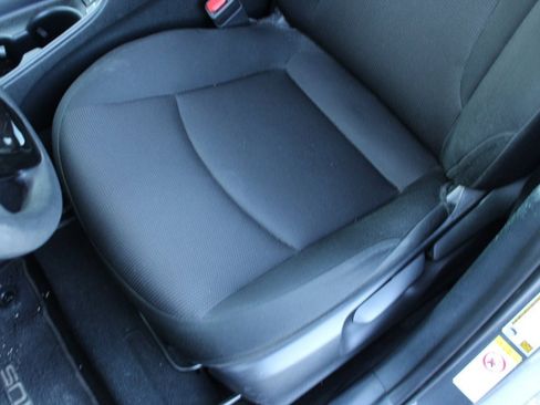 Used 2022 Toyota Prius L Eco image 23