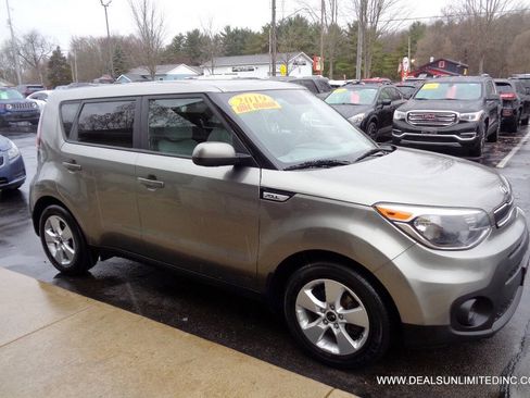 Used 2019 Kia Soul FWD image 2
