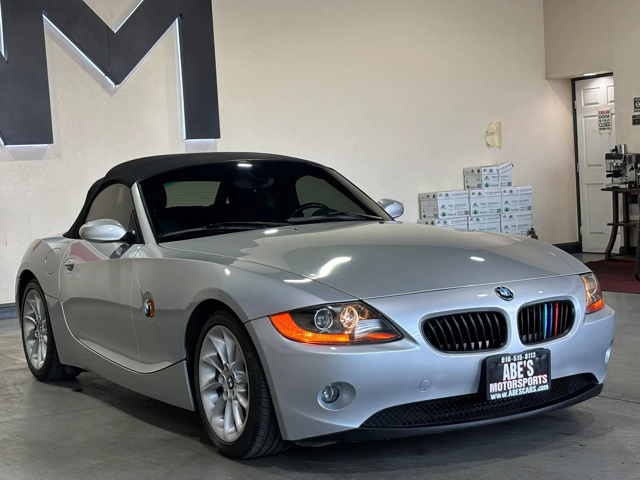 Used 2003 BMW Z4 2.5i RWD image 2