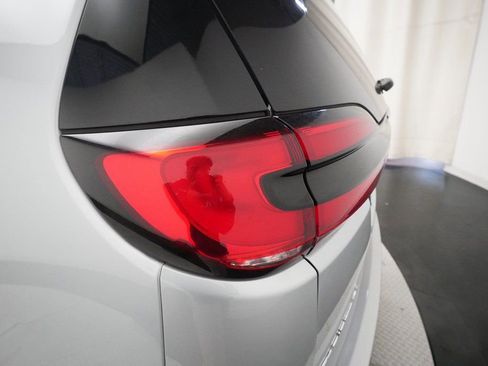 Used 2024 Chrysler Pacifica Touring-L image 32