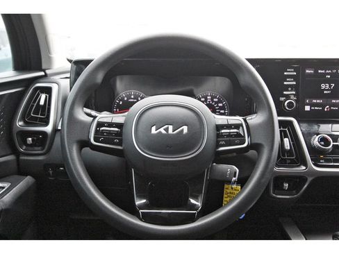 Used 2023 Kia Sorento LX FWD image 17