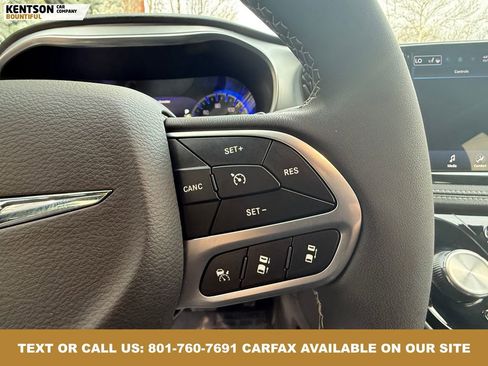 Used 2026 Chrysler Pacifica Limited image 18