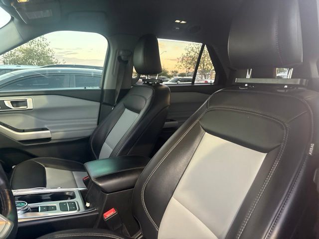 Used 2022 Ford Explorer XLT w/ Equipment Group 202A RWD image 5