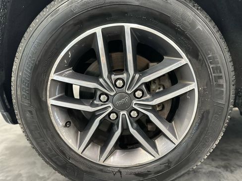 Used 2020 Jeep Grand Cherokee Limited w/ Luxury Group II image 9