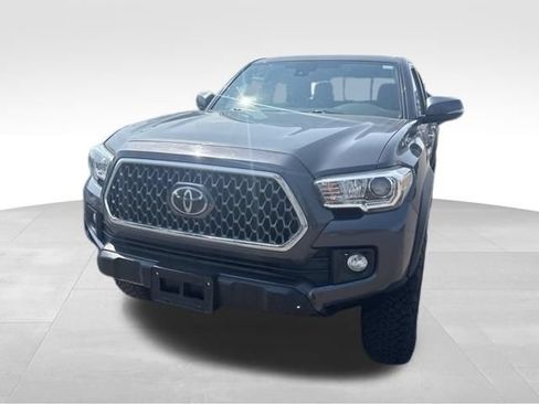 Used 2019 Toyota Tacoma TRD Off-Road w/ TRD Premium Off Road Package AWD/4WD image 2