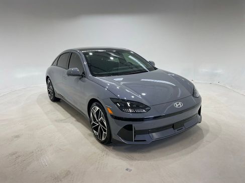 Used 2024 Hyundai Ioniq 6 Limited image 3