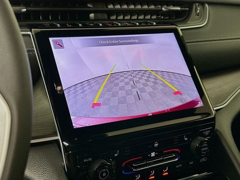 New 2025 Jeep Grand Cherokee Limited image 17