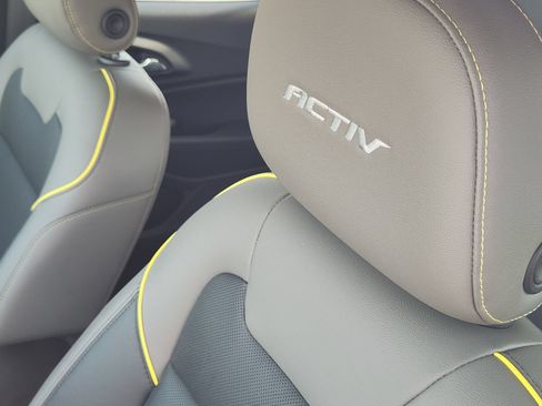 Used 2025 Chevrolet Trax ACTIV FWD image 18