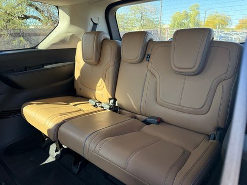 Used 2025 INFINITI QX80 Sensory image 8