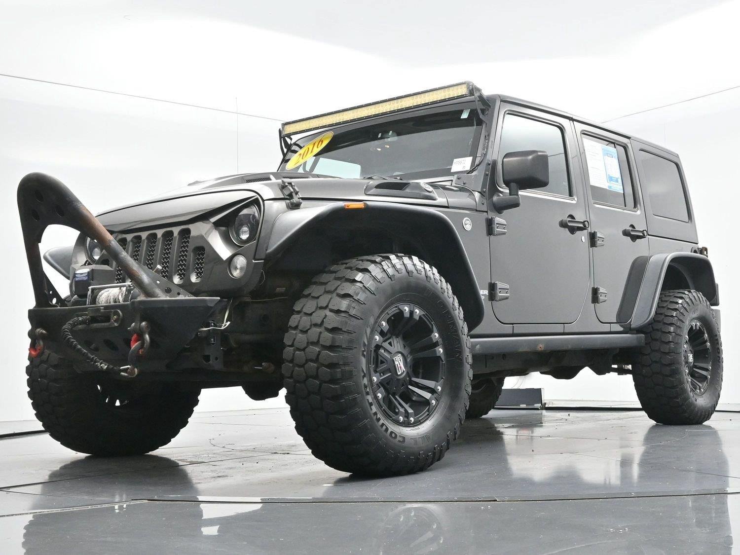 Used 2016 Jeep Wrangler Unlimited Rubicon w/ Dual Top Group AWD/4WD image 38